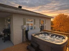 Shack Cozy with Spa near Massif Charlevoix & MSA
