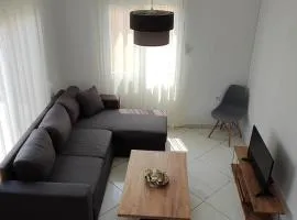 Dafnonas House - Bright & Modern