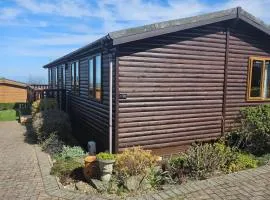 3-Bed Ocean View Lodge - Parking & Terrace