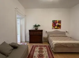 La Casa dietro l'Angolo, large two-room apartment in the center