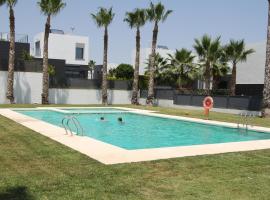 Casa Veran at La Finca Golf, hotel con estacionamiento en Algorfa