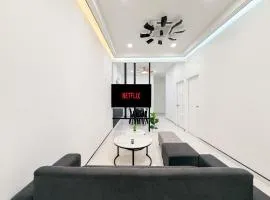 Black & White 3BR Landed 8 Pax with Free Netflix WiFi Coway