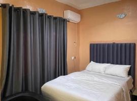 Okopi Hotel & Suites, хотел в Aiyetoto-Asogun