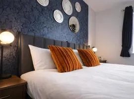 8-Central & Stylish 1 Bedroom Apartment with Additional double bed sleeping area FREE PARKING