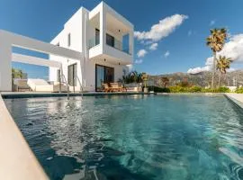 Geo's Luxury Villa - Private Pool - By the beach