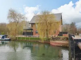 Swing Bridge Cottage