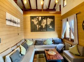 Chalet centre, jacuzzi, 8 pers, ski & randonnée à pied, Hotel in Les Collons