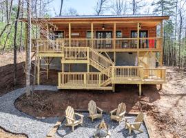 Secluded Mountain Cabin, Hottub, Fire pit, 4 Acres, viešbutis mieste Merfis
