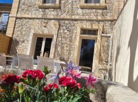 Mas Lou Calèu, hotell i Noves