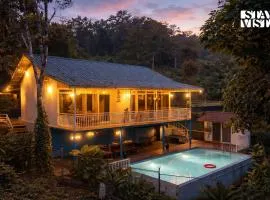 StayVista at Aradhya Villa with Infinity Pool, Lawn