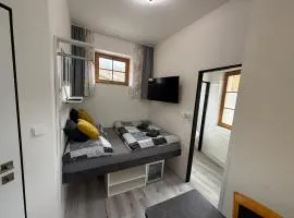 Garsoniéra s výhledem na zámek