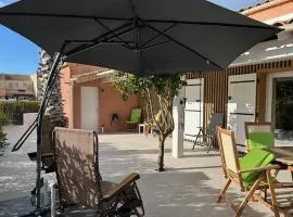 Belle Maison climatisee, wifi, 7 personnes, piscine commune, 10 mn de la plage LRCS96