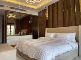 Luxury 3BR with Private balcony & Parking