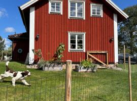 Torpidyll nära sjö, khách sạn ở Vetlanda