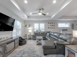 Dune Escape - Hot Tub - 10-Min Beach Walk - Dog-Friendly