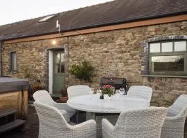 Peaceful cottage with hot tub & ground floor suite