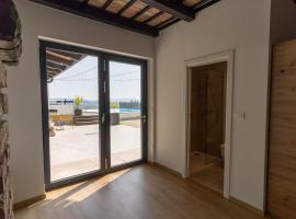 Bužinel Estate, hotel i Dobrovo