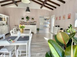 B&B La Dolce Casa Lago di Como, hotel i Cremia