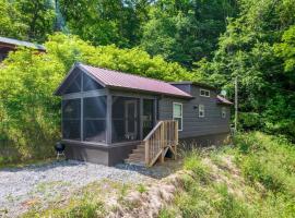 Smoky Mountain Mist, Tiny House, Custom Log Cabin、ブライソン・シティのホテル