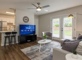 Hoover में, होटल Charming 2BR Hoover Retreat w/ Easy Parking 67