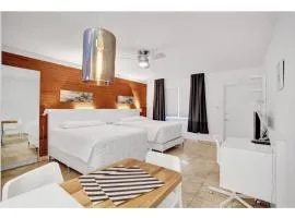 Sunny Two Bed Studio Prime Close Beach Location Apt20