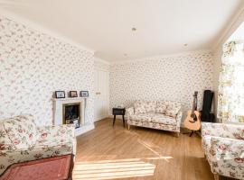 George Harrison's Former 3Bed Home in Liverpool, hotell sihtkohas Speke