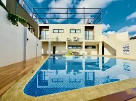 Suite Escape Mactan , condo with balcony near Mactan Newtown and Mactan Airport