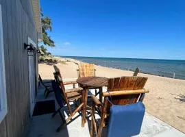 Charming Lake Huron Cottage - Pavilion & Firepit