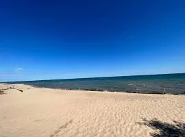 Lake Huron Cottage - Beach Access & AC