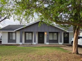 Charming Midwest 3 Bedrooms 2 Bathrooms, hotel ad Altus