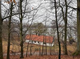 Fiskarhuset seaside cottage 6 pax, hotell i Sjöbo