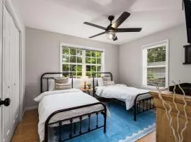 Big, Cozy Home w/ Fire Pit in the Heart of Ellijay