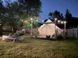 Savannah-Winery Yurt near Sequoia & Kings Canyon National Parks, Hotel in Dunlap