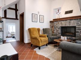 Zur Klapperburg, hotel i Zell