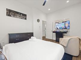 Charming Escape with Hot Tub & Fire Pit Winter Haven! – hotel w mieście Riverdale