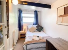 Mumbles Beachfront Escape Modern 3BR & Sea Views