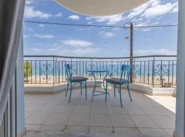 Kostas Beachfront Cozy Apartment