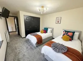 Stylish & Sleeps 7 - Free Parking - Walking Distance to City & West End