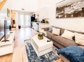 Chic 1-Bedroom Loft in Hollywood 10 Min From Downtown