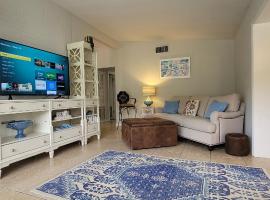 Timeless 1959 Florida Farm-Style Home, hotell i Sarasota