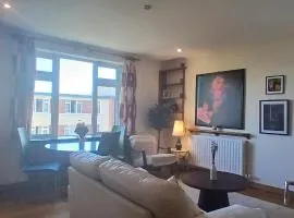Bright 2BDR Sandymount Apartment Near Sea