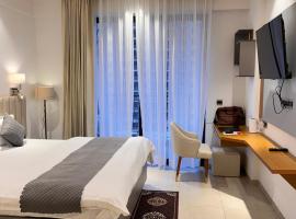Luxury Apartment in Omaxe Hazratganj, hotel a Lucknow