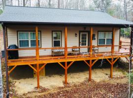 New Cozy Mountain Cabin between Murphy & Blue Ridge, khách sạn ở Murphy