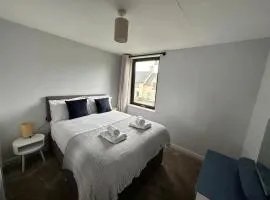 Central 3 bedroom house - Balmoral Road Portree