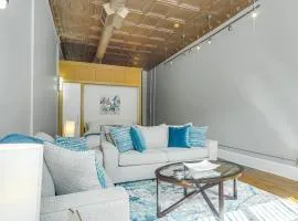 Stylish Downtown Loft: Rooftop Patio + 2 King Beds