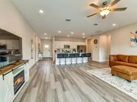 Home < 1-Mi Walk to Warm Mineral Springs Park!