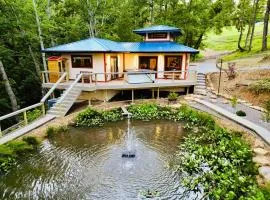 Tranquil Hideaway - Romantic Spa Retreat with Hot Tub and Sauna