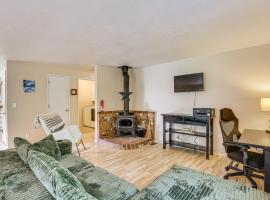 Creative Escape! Eagle's Nest Hideaway, hotel a Cottage Grove
