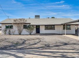 Explore Gila Valley & EAC! Modern Thatcher Home, ξενοδοχείο σε Thatcher