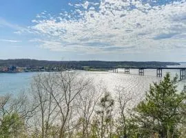 Explore the Bagnell Strip! Studio with Pool Access